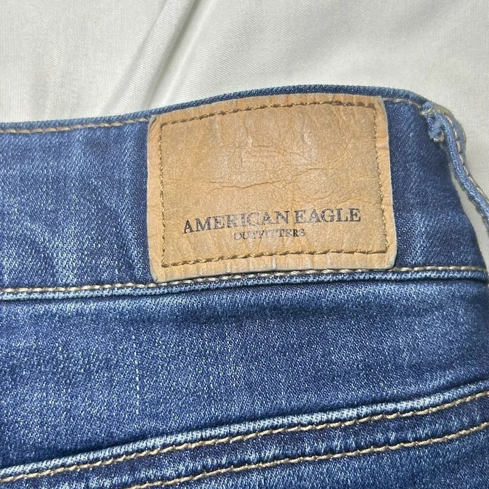 American Eagle Denim & Cream Lace Pocket Frayed Hem Shortie Jean Shorts Size 8